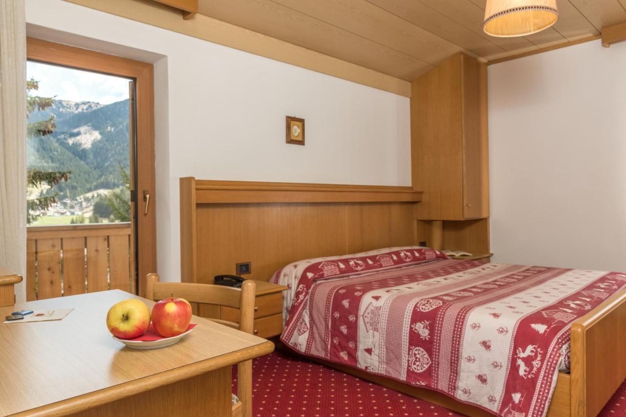 Hotel Garni Lastei Pozza di Fassa Exteriér fotografie